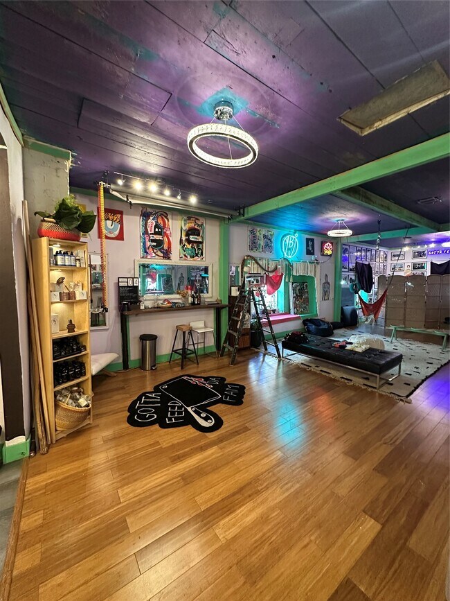 Photo - 304 Lockwood Dr