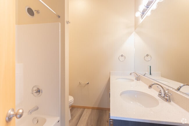 2BR,2BA-1160SF