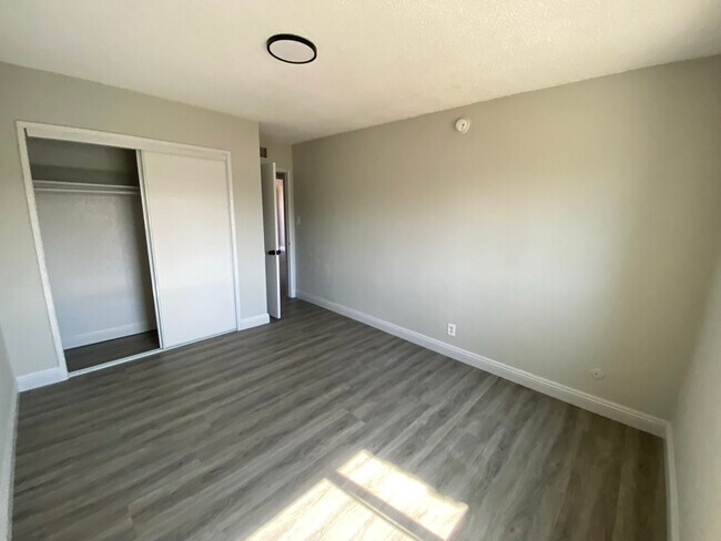 Photo - 1226 W 98th St