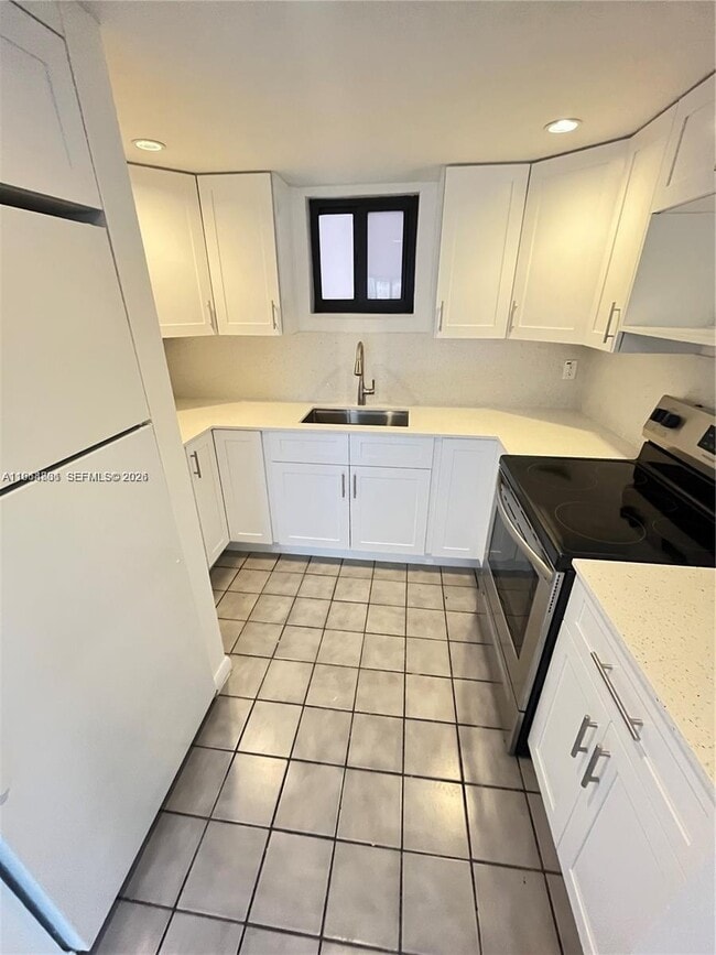 Building Photo - 5 Olive Dr Unit 5