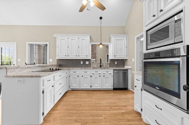 Photo - 590 Edgewood Dr