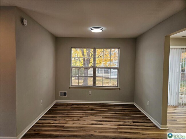 Photo - 1876 Mansfield St