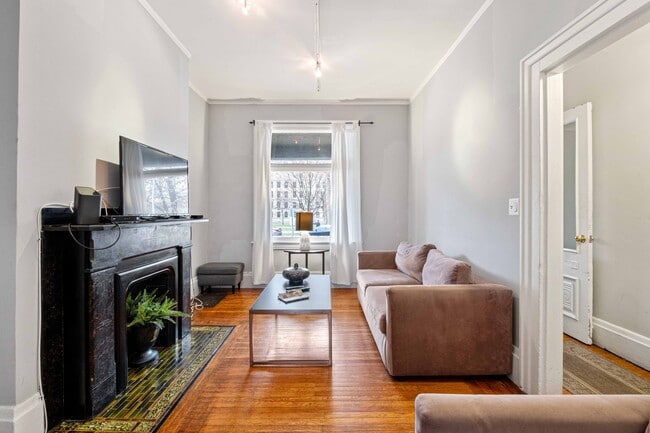 Building Photo - 218 W North Ave