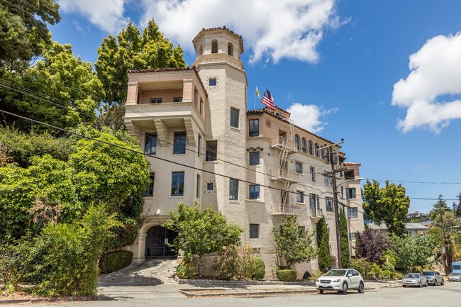 Building Photo - 491 Crescent