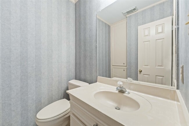 Photo - 86 Heathrow Ln