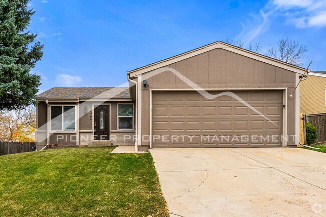 Building Photo - Spacious Home with Central AC & Fenced Yard