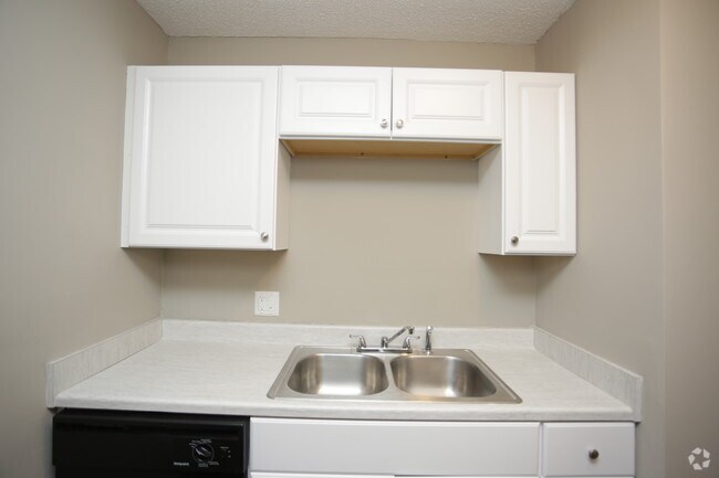2BR, 1BA - Chadwyk/744 SF
