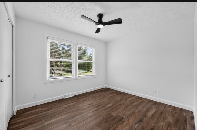 Photo - 642 Swan Dr