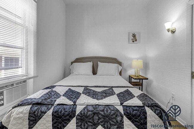 Building Photo - Furnished 2-Bedroom Second-Floor Apartment Near Elmwood Village Unit 2