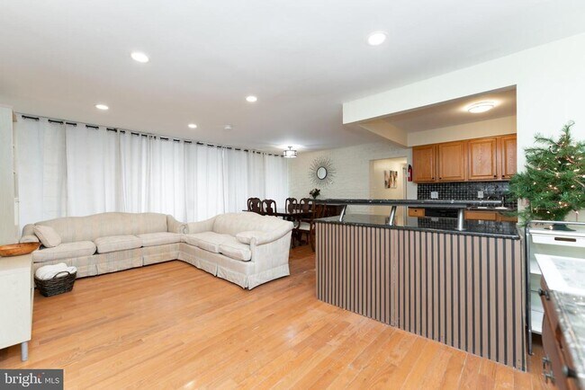 Photo - 1832 Metzerott Rd Unidad 301