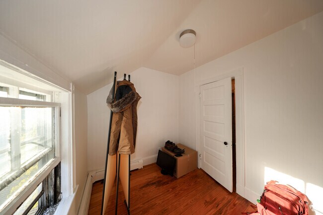 Building Photo - 17 Princeton St Unit 3 Rental