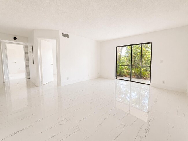 Photo - 588 Trace Cir Unit 104