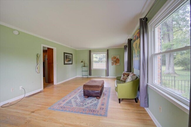 Photo - 704 S Meadowbrook Dr