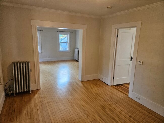 Building Photo - 37 High St Unit 2