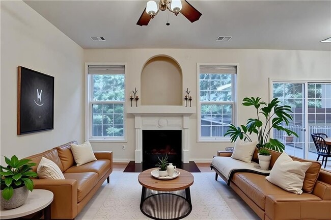 Photo - 1641 Tailmore Ln NW