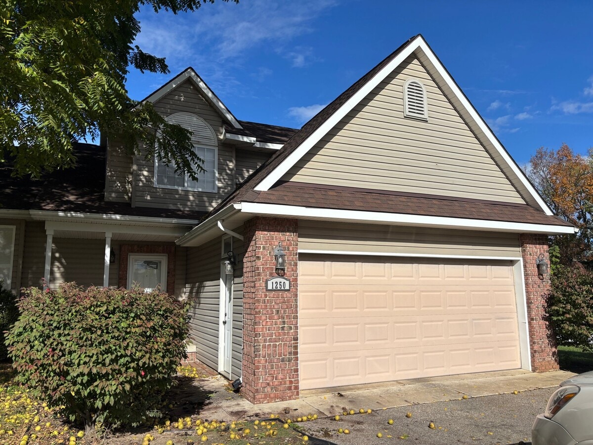 Photo - 1250 N Huron River Dr