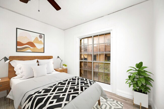 Photo - 1012-1016 N Oregon St