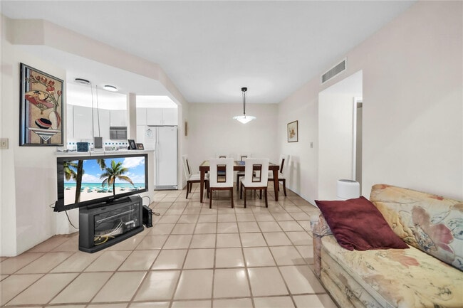 Photo - 2400 S Ocean Dr Unidad 312(availableJan2)