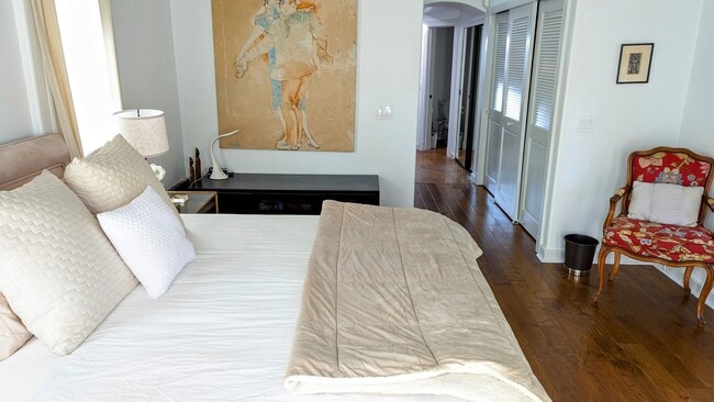 Photo - 1294 Silverado St