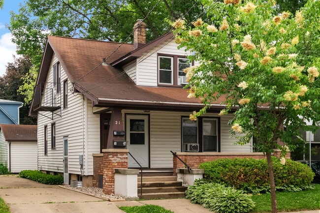 Front of House - 21 Farwell St