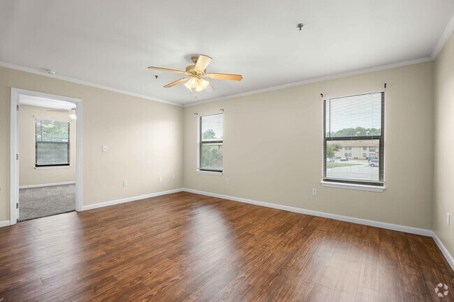 1BR, 1BA - 700SF