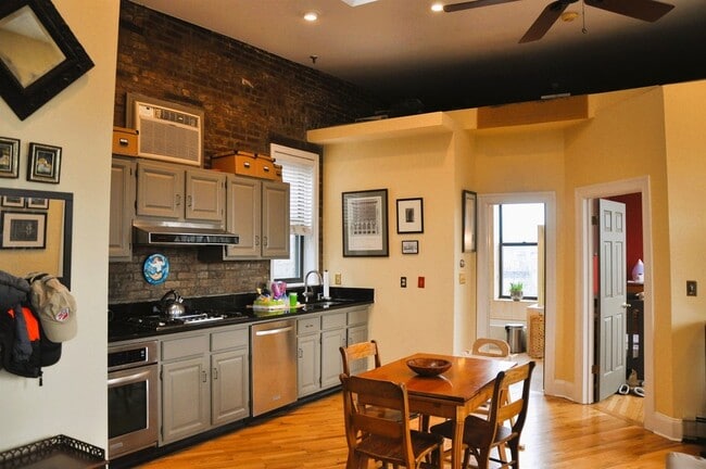 Photo - 163 14th St Unidad 7