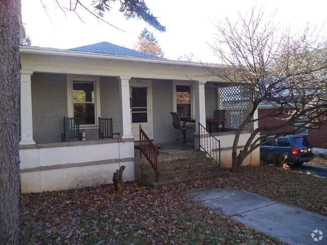 Building Photo - 3 Bedroom, 2 Bath House