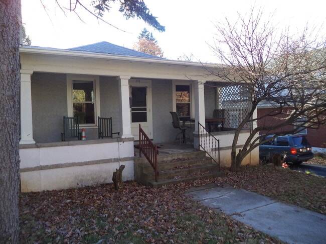3 Bedroom, 2 Bath House - 3 Bedroom, 2 Bath House