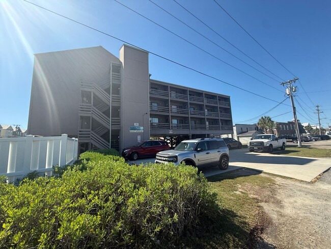 Building Photo - Garden City - 1 Bedroom / 1 Bathroom Fully Furnished Condo
