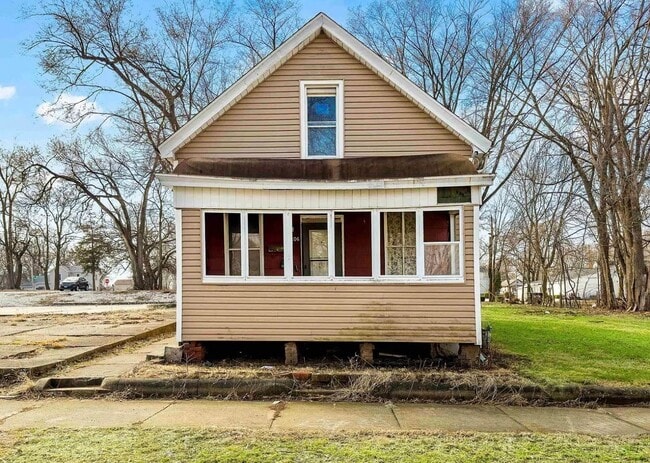 Building Photo - 1206 W Johnson St