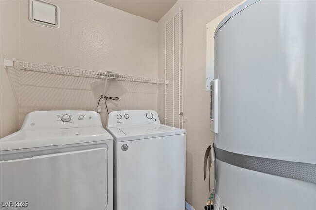 Building Photo - 9325 W Desert Inn Rd Unit 190