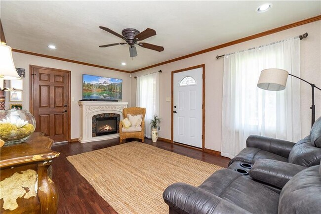 1504 Johnston Dr