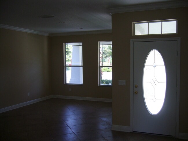 Photo - 4 Bedroom/2.5 Bath next to Lake in Winderm...