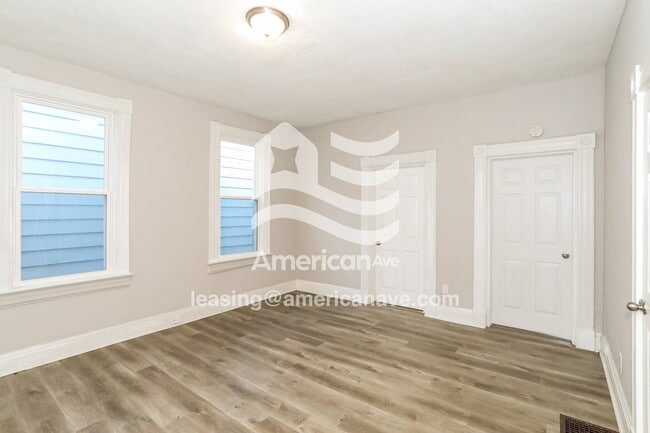 Photo - 313 E 16th St