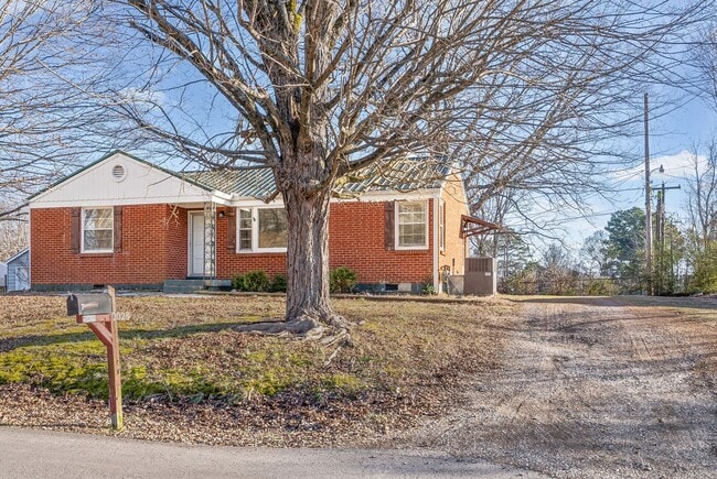 Photo - 3 Bedroom Home For Rent Near Madison Street!