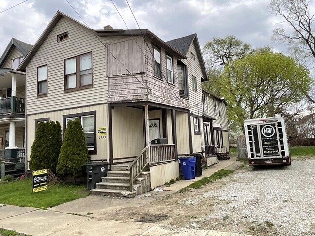 Building Photo - 3433 W 50th St Unit 3433 West 50th Street Down Rear Rental