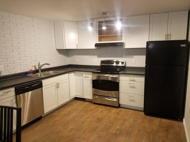 Photo - 2016 1/2 Davis St.