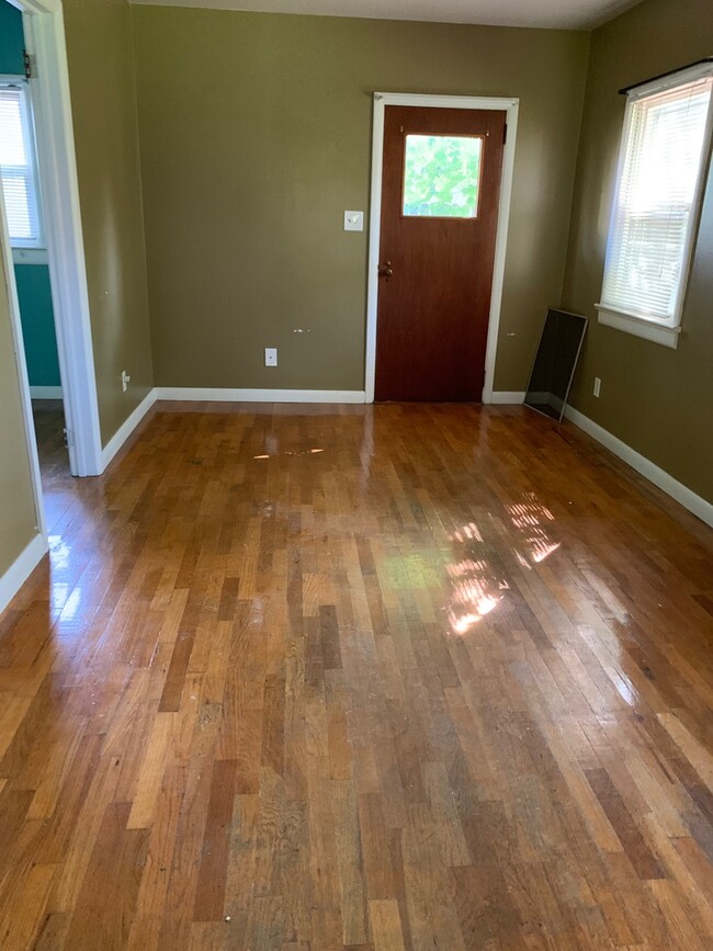 Poly Drive - Poly Drive Apartment Unit 946 1/2