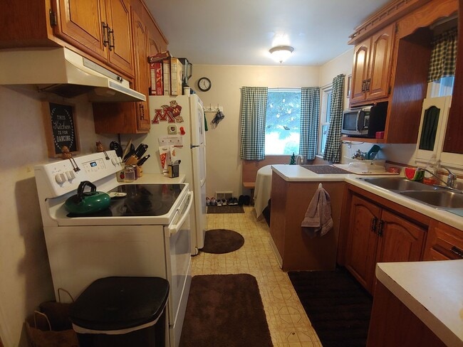 Photo - AVAILABLE JUNE - 4 BED 2 BATH