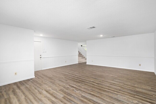 Photo - 8090 Chestnut Ash Dr