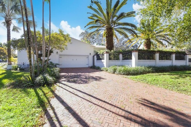 4404 Alhambra Cir