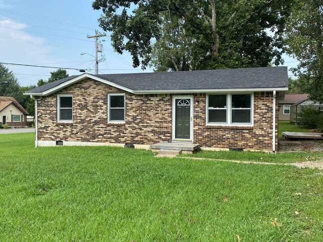 Building Photo - 3 Bedroom Pet Friendly Home For Rent!
