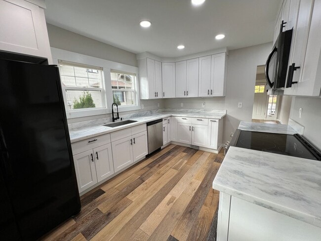 Photo - Gorgeous Craftsman available Now