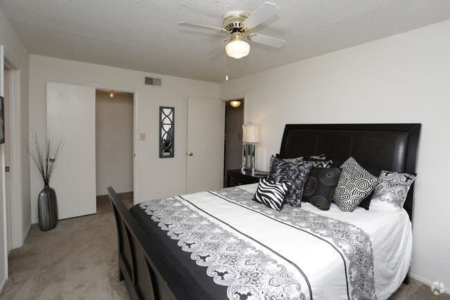 Bedroom - Stoneledge Plantation Apartments