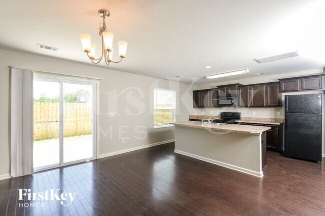 Photo - 5884 Cheshire Cove Trail