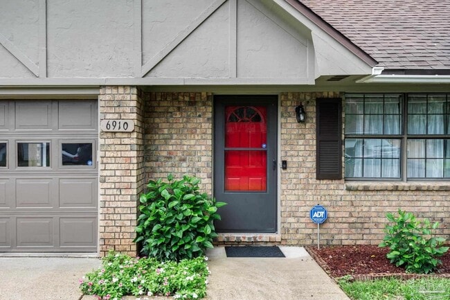Building Photo - 6910 Heather Oaks Dr