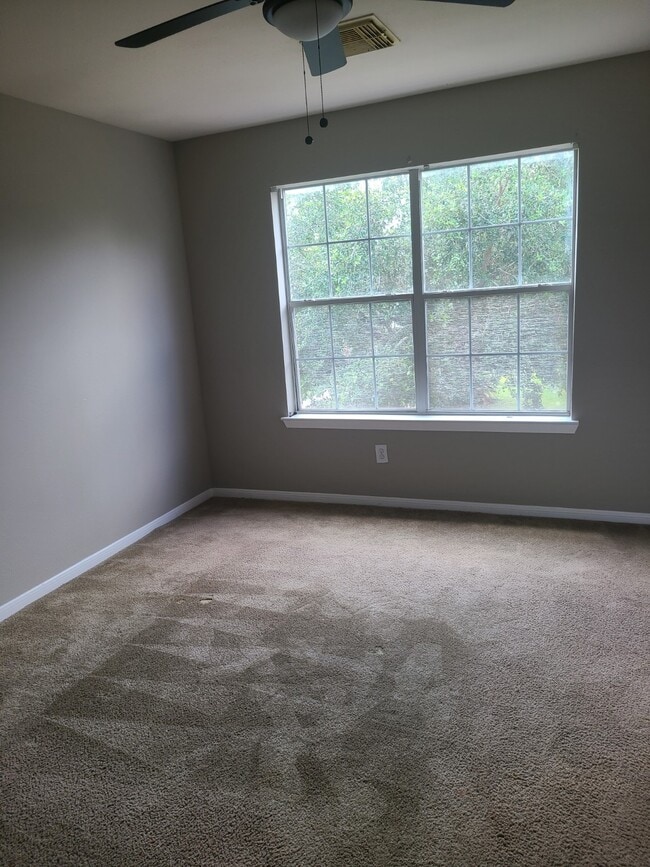 Photo - 1411 Heathcote Ln