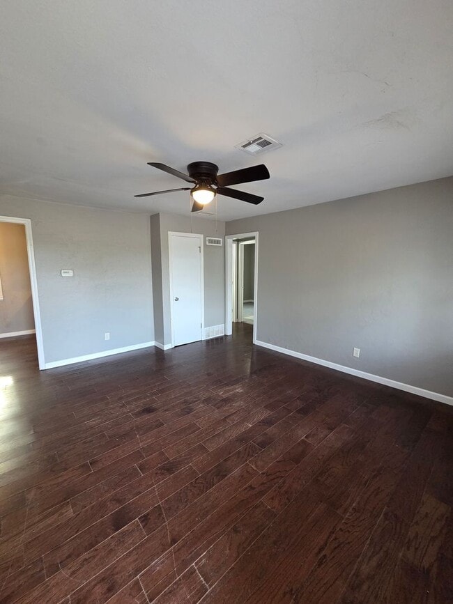 Photo - 2118 Greenway Blvd