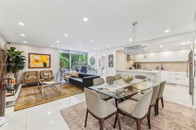 Photo - 121 Crandon Blvd