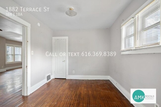 Photo - 1882 Terrace St